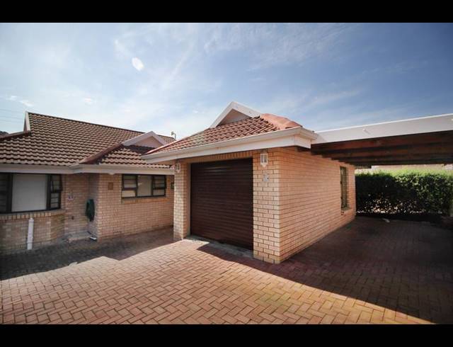 3 BEDROOM TOWNHOUSE FOR SALE IN HERSHAM